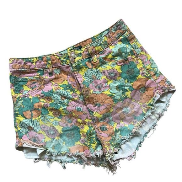 Womens Wild Fable Highest Rise Flower Power Cheeky Raw Hem Jean Shorts - Sz 10 - Picture 2 of 5